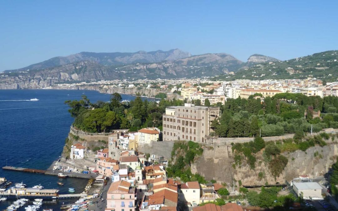 Getting the train from Sorrento to Naples – Info, timetable, fares