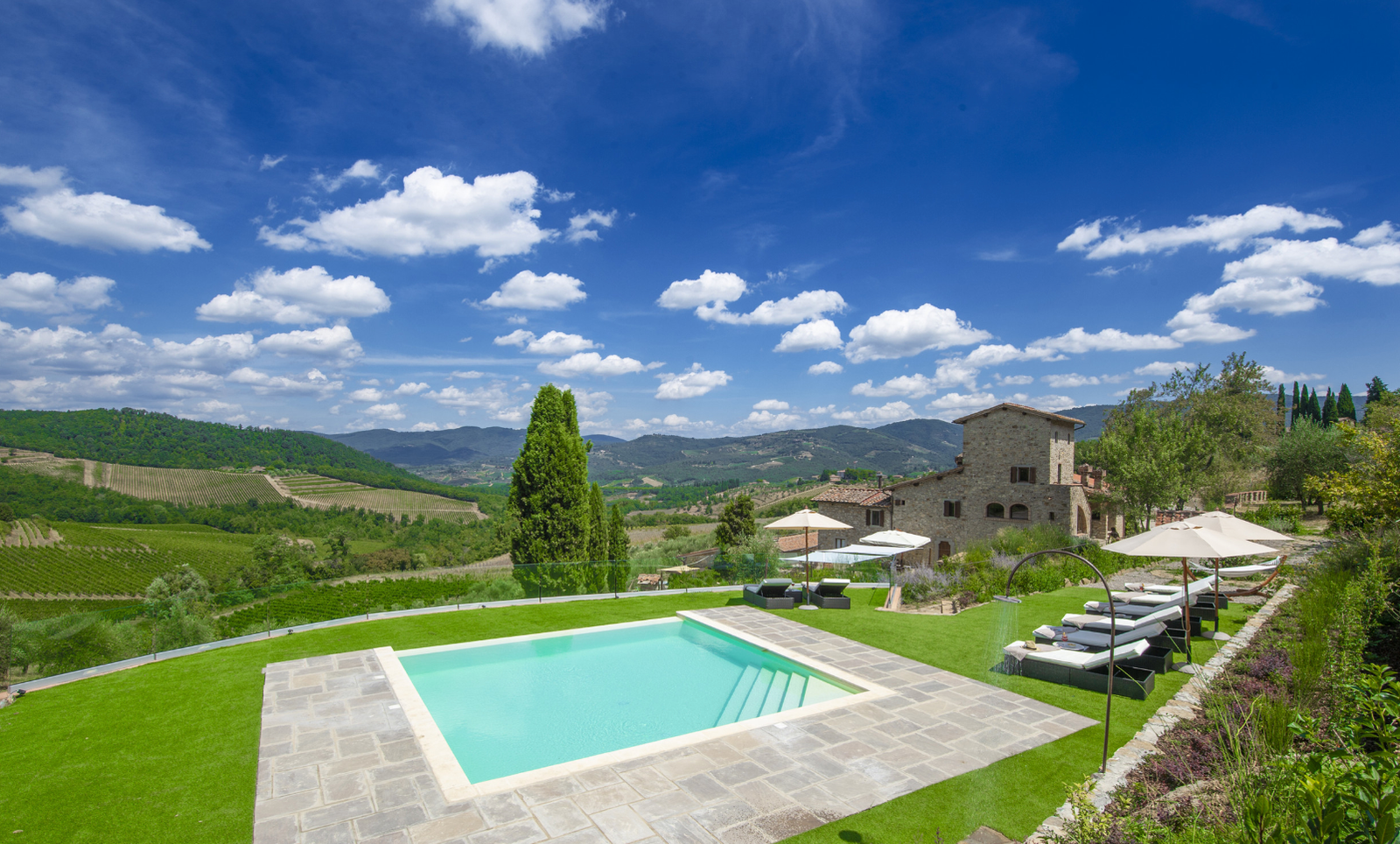 Villa Chianti with panoramic pool on the vineyard